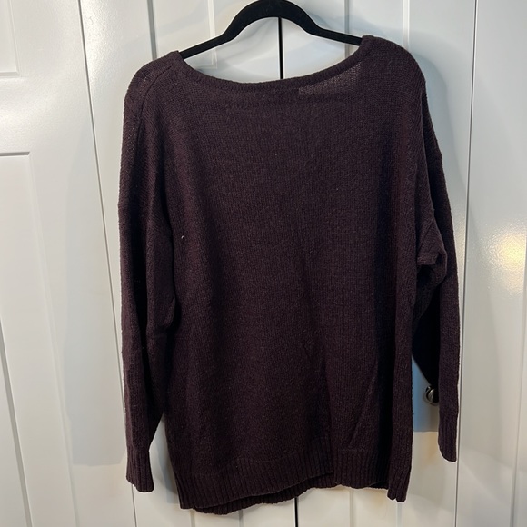 JustFab Plum Relaxed Fit V-Neck Sweater in Size Large - Picture 4 of 4